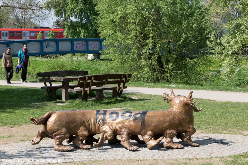 Komische Kunst im GrünGürtel photo auge