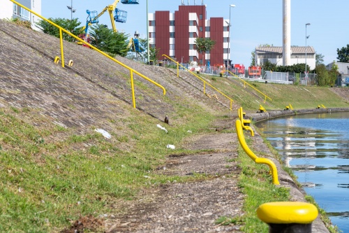 Poller mit gelbem Hafendesigne 2