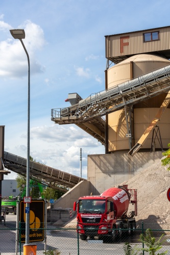 Zoom-In Sand fuer den Strassenbau 2