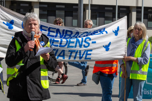 Annelie Hüpenbecker verliest die Resolution der IGM -2