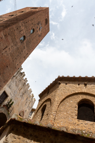 Geschlechterturm und Baptisterium