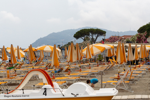 cervo - Gelber Strand mit Boot