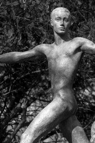 Heine-Denkmal Frankfurt - Taenzer, Detail
