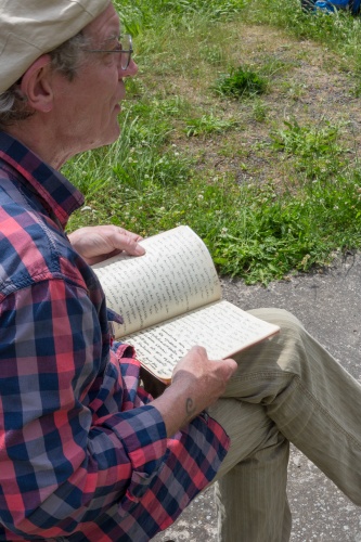 Friedhelm Welge liest aus seinem Tagebuch ueber Entstehungsprozess der Skulptur -Sich Windender-
