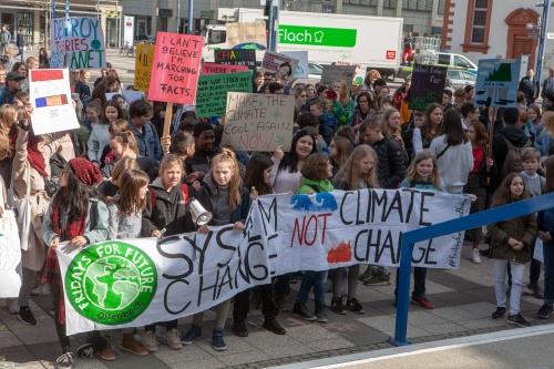 Fridays for future - System Change not Climate Change - Kundgebung vorm Rathaus