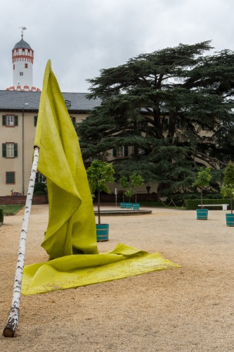 Caroline Coolen-Flag-Erstellungsjahr 2010-Technik Kunstharz, Birke-Masse 450 x 300 x 600 cm