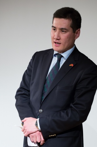 Konsul Azamat Almakunov