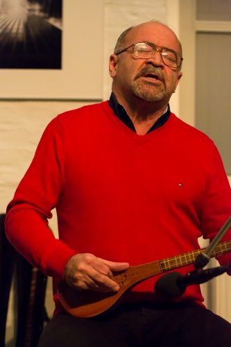 Mehdi Aslani spielt Setar