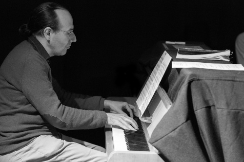 Manuel Mendez am Klavier