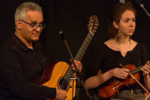 Zoom-In Sadegh Moazzen - Gitarre, Irina Rath - Violine