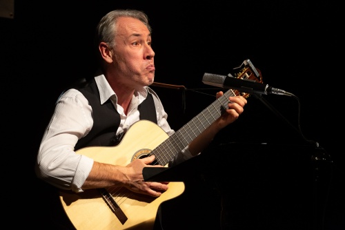Philippe Huguet, Gesang und Gitarre-6