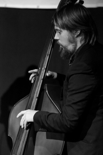 Leon Lissner - Bass