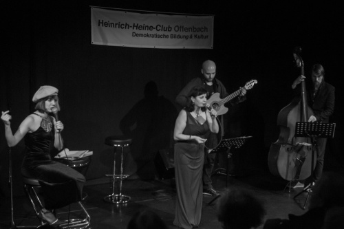 Patrizia Siegmann u. Rita Siegmann - Gesang, Nikolai Muck - Gitarre, Leon Lissner - Bass