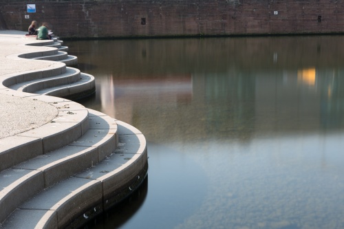 Schwung mit Rot und Gelb