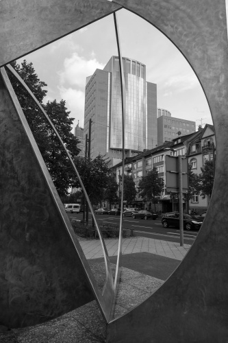 03 Folded Square D - 1981