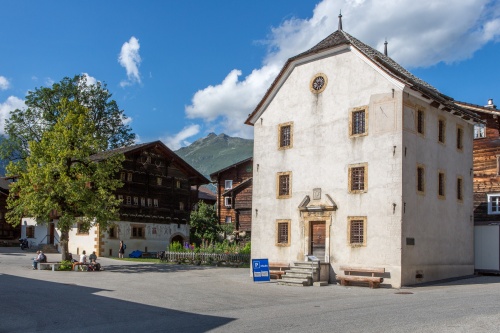 Nr. 11 Tellenhaus u. Nr. 9 Zendenrathaus