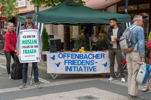 Infostand der Offenbacher Friedensinitiative