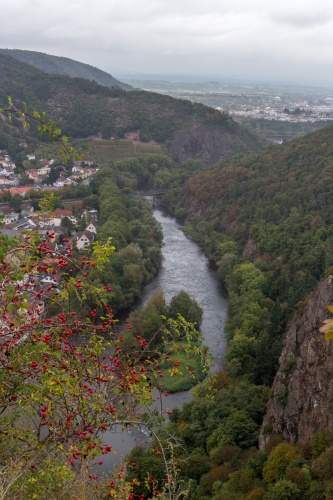 Blick vom Rheingrafenstein auf Bad Muenster am Stein