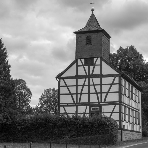 Fachwerk-Kirche in Weimarschmieden