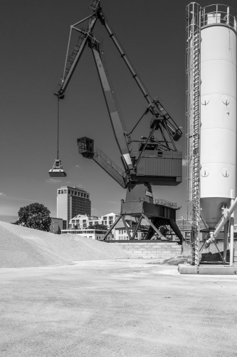 Technik und Sand - monochrom